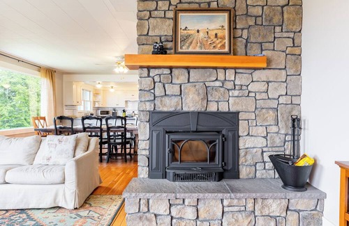 Maxwelton House | Private Beach Access + Water Views! | Sleeps 18, Historic 6BDR Farmhouse w/Deck