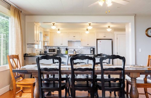 Maxwelton House | Private Beach Access + Water Views! | Sleeps 18, Historic 6BDR Farmhouse w/Deck