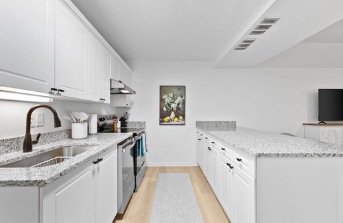 Gainesville House | NEW Modern Lake Retreat – w/Boat Slip & Privacy