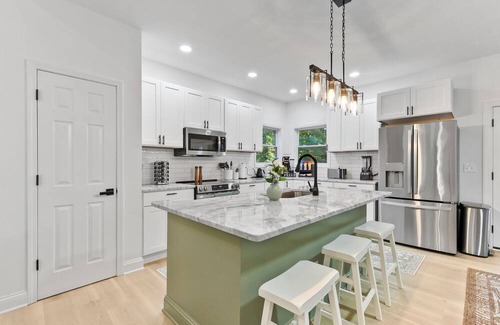 Gainesville House | NEW Modern Lake Retreat – w/Boat Slip & Privacy