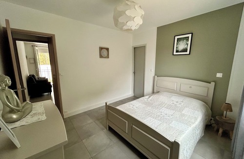 Gard Rhodanien Apartment | 40 m2 apartment with small terrace and parking space