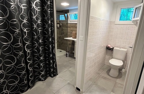 Gard Rhodanien Apartment | 40 m2 apartment with small terrace and parking space