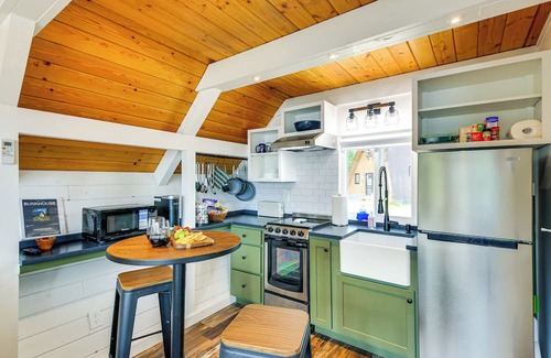 Newport Apartment | Steps to Sacheen Lake: Cute Studio Cabin w/Deck