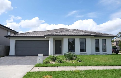 Kellyville House | Kellyville Modern & Stylish House for family &work