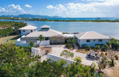 Rendezvous Bay Villa | Spacious 5-Bedroom Villa, Walk to Rendezvous Bay Beach