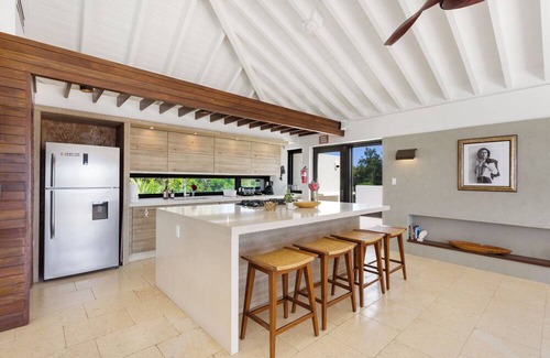 Rendezvous Bay Villa | Spacious 5-Bedroom Villa, Walk to Rendezvous Bay Beach