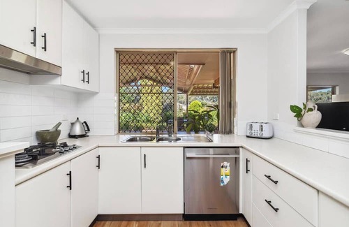 Silver Sands House | This house is a 4 bedroom(s), 2 bathrooms, located in Silver Sands, WA.