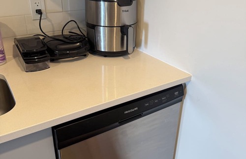Ledbury - Heron Gate - Ridgemont - Elmwood Condo | Millie’s SpacenA shared 2Br 2 Bathroom cozy