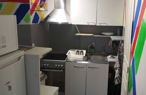 Bagnols-sur-Ceze Hotel | Hostel close to shops, fast food, bars, buses. Ideal for families