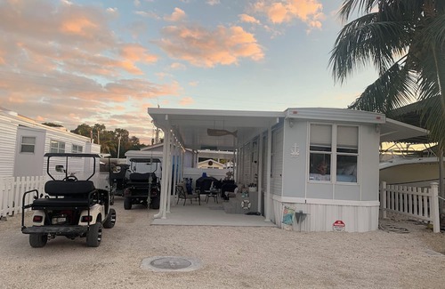Key Largo RV Rental | Anchor by the SeanBeautiful renovated camper with a fresh coastal design