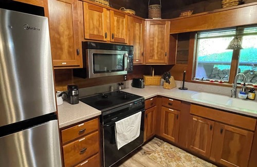 Nisbet Cabin | Charming 2-bedroom cabin in nice Cogan Station with AC