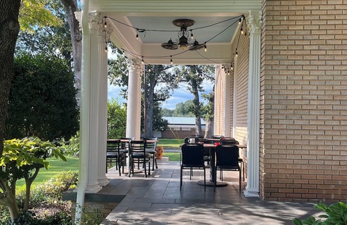 Lavonia Apartment | The Inn at Southern Oaks located in Historic Lavonia, GA, close to Lake Hartwell