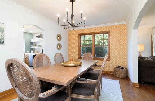 Winterset House | The Little Brick House - Walkable to the Square Dining & Shopping