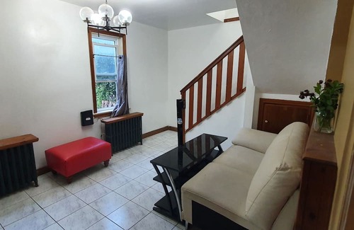 Peterborough Apartment | Cozy Single Bedroom
