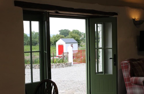 Newry House | Jackdaw Cottage, fully restored traditional Irish cottage