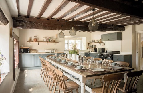 Bampton Cottage | HOLWELL FARMHOUSE, pet friendly, with hot tub in Bampton, Devon