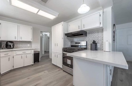 Groves House | 4 bedroom home in Groves with pool