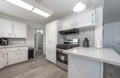 Groves House | 4 bedroom home in Groves with pool