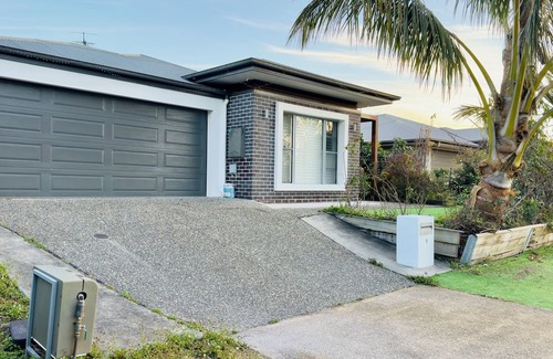 Mango Hill House | Mini Farm House at Mango hill Brisbane