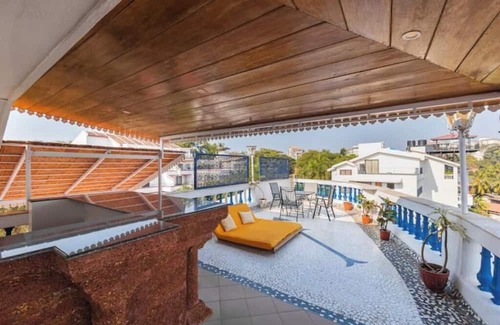 Dona Paula House | Sea View 5 Bedroom Luxe