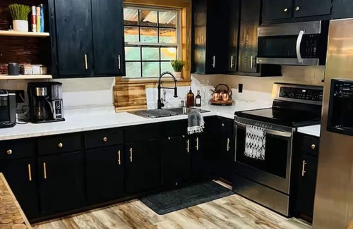 Highlandville Cabin | Ivory Gabel Cabin