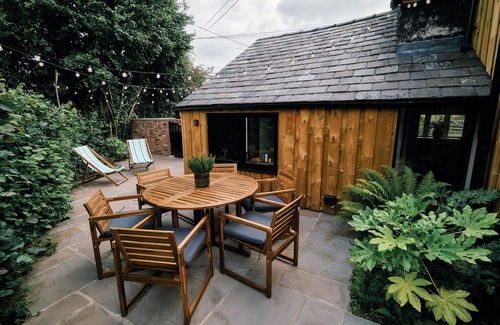 Tatton Park House | Landlords Cottage was once the village pub, now a characterful holiday retreat in the heart of Lower Withington, Cheshire.
