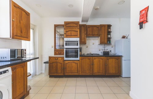 Cranford House | Spacious 5BD Home w/Garden & Parking, Hounslow