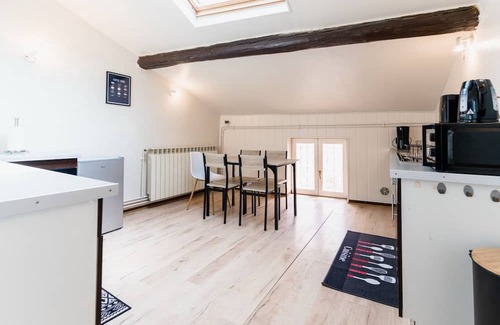 Ancy-Dornot Apartment | T4 93m² -Modern & old charm with wooden beams, bright, pets welcome!
