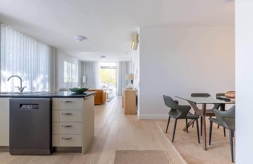 Bulimba Apartment | Bulimba Bliss | Elegant, Airy & Scenic Getaway
