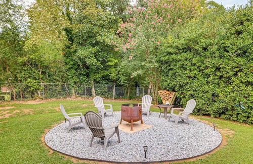 Greer House | Families Welcome, Fenced Yard: Inviting Greer Home