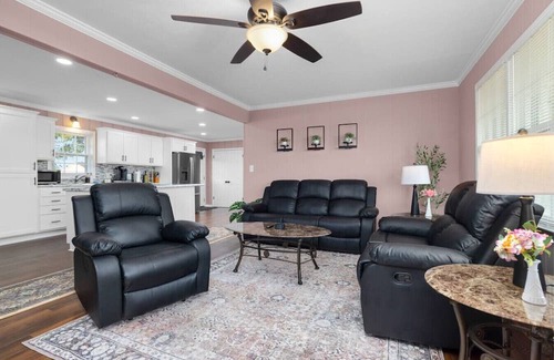 Henning House | Charming Home on 1 Acre w/Game Room, WIFI, AC, EV!