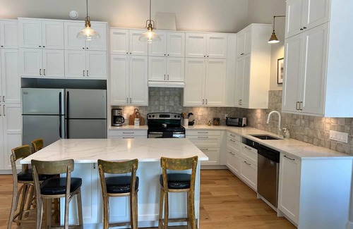 Low Cottage | The Papillon Lakehouse - waterfront property one hour from Ottawa
