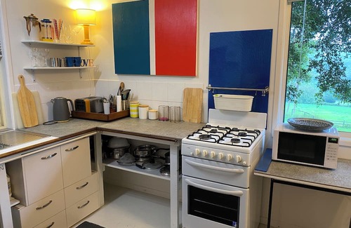 Maleny Cabin | Dads Art Studio