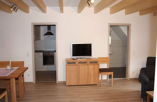 Neuried Apartment | Apartment 'Ferienwohnung Schwarzwaldblick' with Shared Garden, Balcony and Wi-Fi