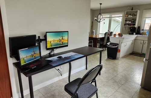 Gimli House | Work & Play in Gimli – Office space, Fibre Internet, Full Kitchen, Lake Walks