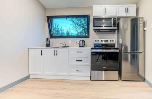 Harwood Cabin | 2-bedroom Lake Front Cottage in Harwood, ON #4