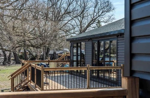 Harwood Cabin | 2-bedroom Lake Front Cottage in Harwood, ON #4