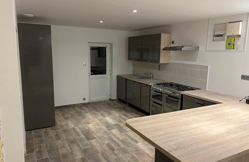 Saint-Martin-des-Fontaines House | Holiday Home 'Gite Les Garnes 4 Personnes' with Private Terrace, Private Garden and Wi-Fi