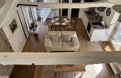 Lechlade Cottage | The Parlour Cotswolds Cottage Farm Stay With Pool
