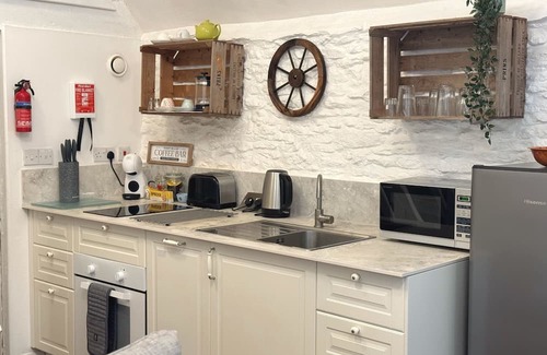 Lechlade Cottage | Henloft Farm Stay With Pool