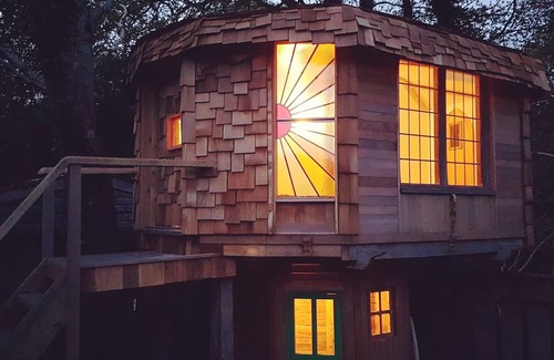 Chiddingfold Cottage | Rural Surrey Cottage and TV award winning 'Shed of the year' Mushroom house!