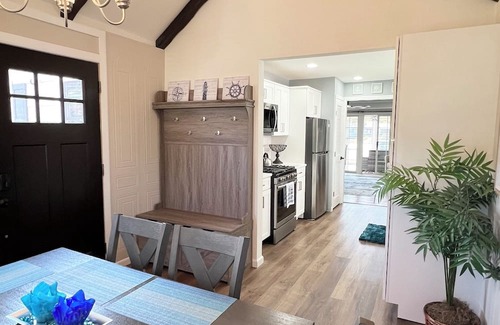 Lake Hopatcong House | Updated Waterfront. Pet friendly. Private cove. Close to restaurants and parks.