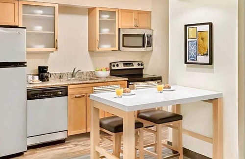 Sharonville Apartment | Fully Furnished Studio | Flexible Stays | All-Inclusive
