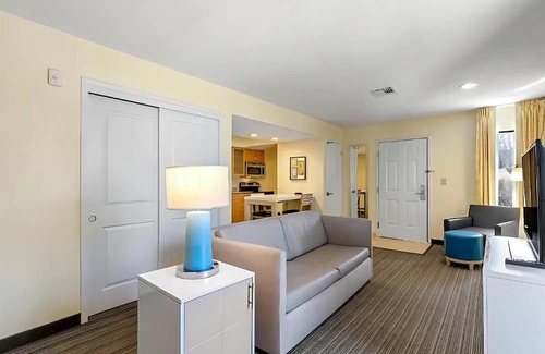 Springdale Apartment | New Furnished Studio | Flexible Stays | All-Inclusive