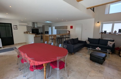 Tavers Cottage | Air-Conditioned Cottage with Garden in Tavers