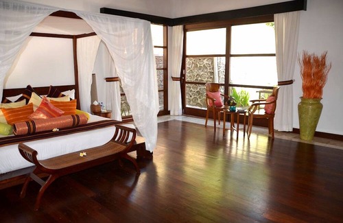 Sigar Penjalin Villa | A stunning 5-bdr villa nestled amidst swaying coconut palms and ocean views
