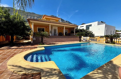 Denia Ski Chalet | Villa Galeretes Paradise