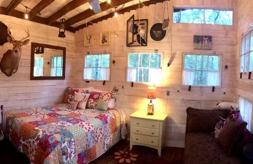 Dunlap Cabin | Tree House Glamping near Fall Creek Falls State Park and Chattanooga, Tennessee