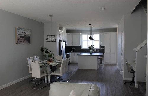 Calgary House | Home away from home~retreat