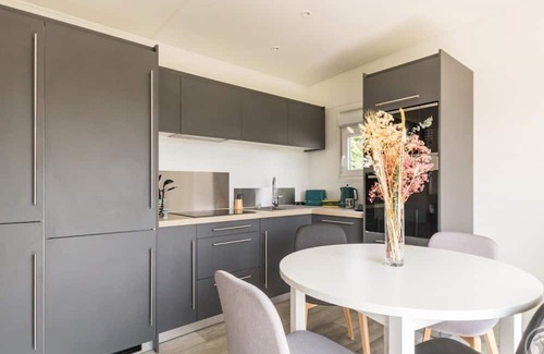 Saint-Lo Apartment | Comfortable mobile home with terrace in Saint-Lô